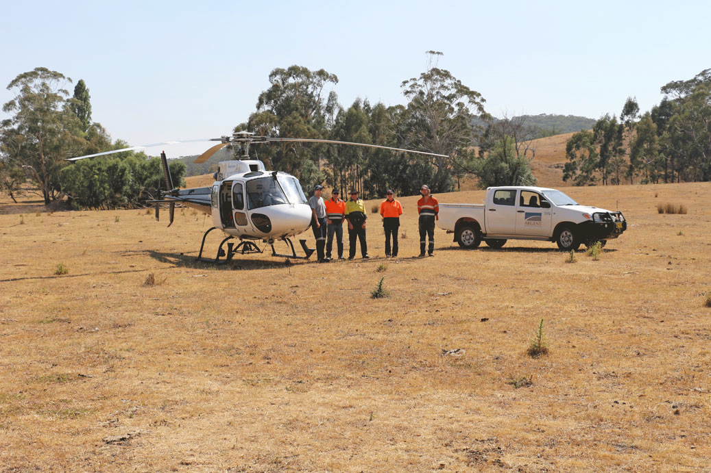 Water bombing helicopter, Rural Fire Service and Argent staff